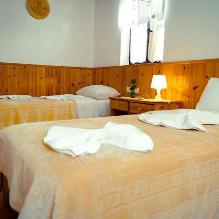 Hotel Domino Gjirokastër Eksteriør bilde