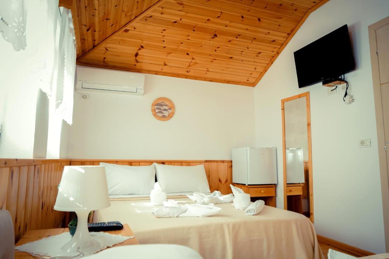 Hotel Domino Gjirokastër Eksteriør bilde