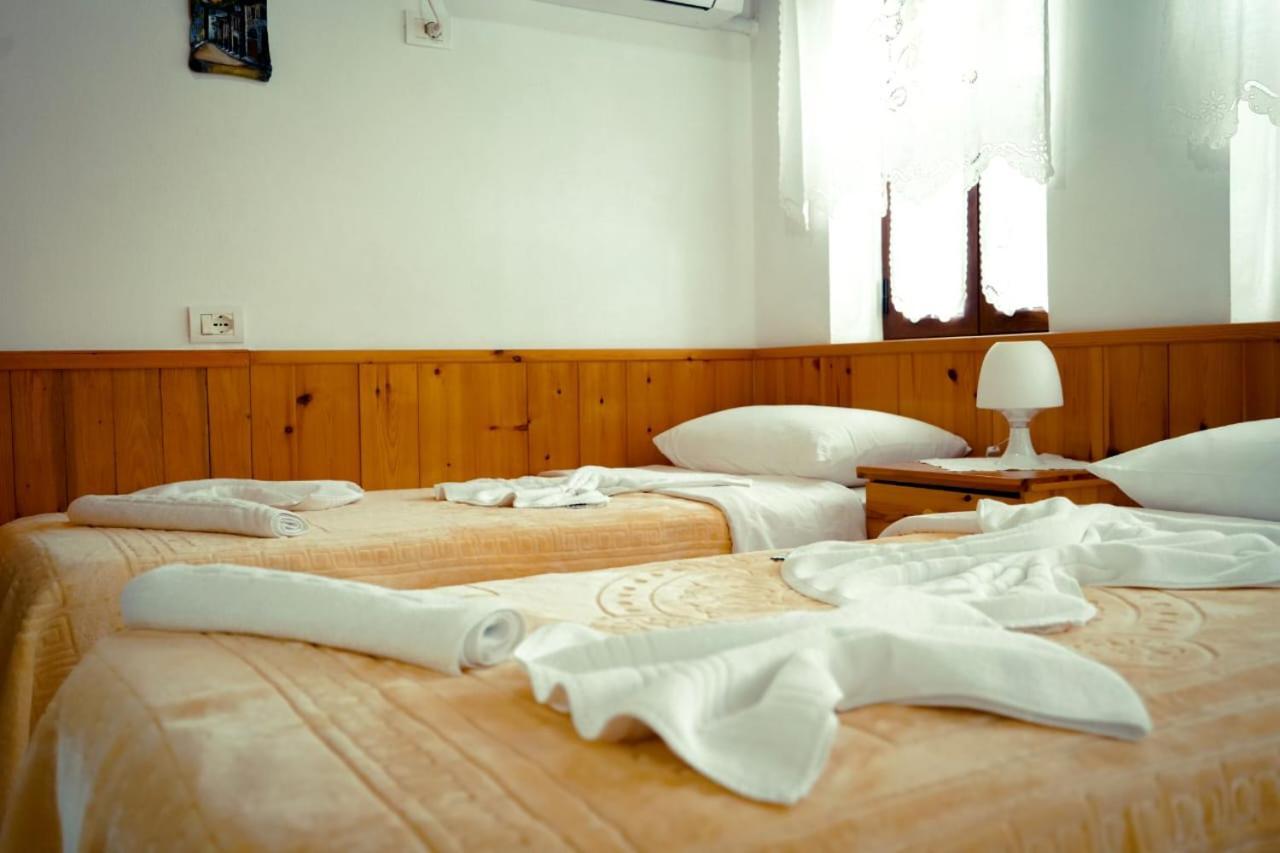 Hotel Domino Gjirokastër Eksteriør bilde